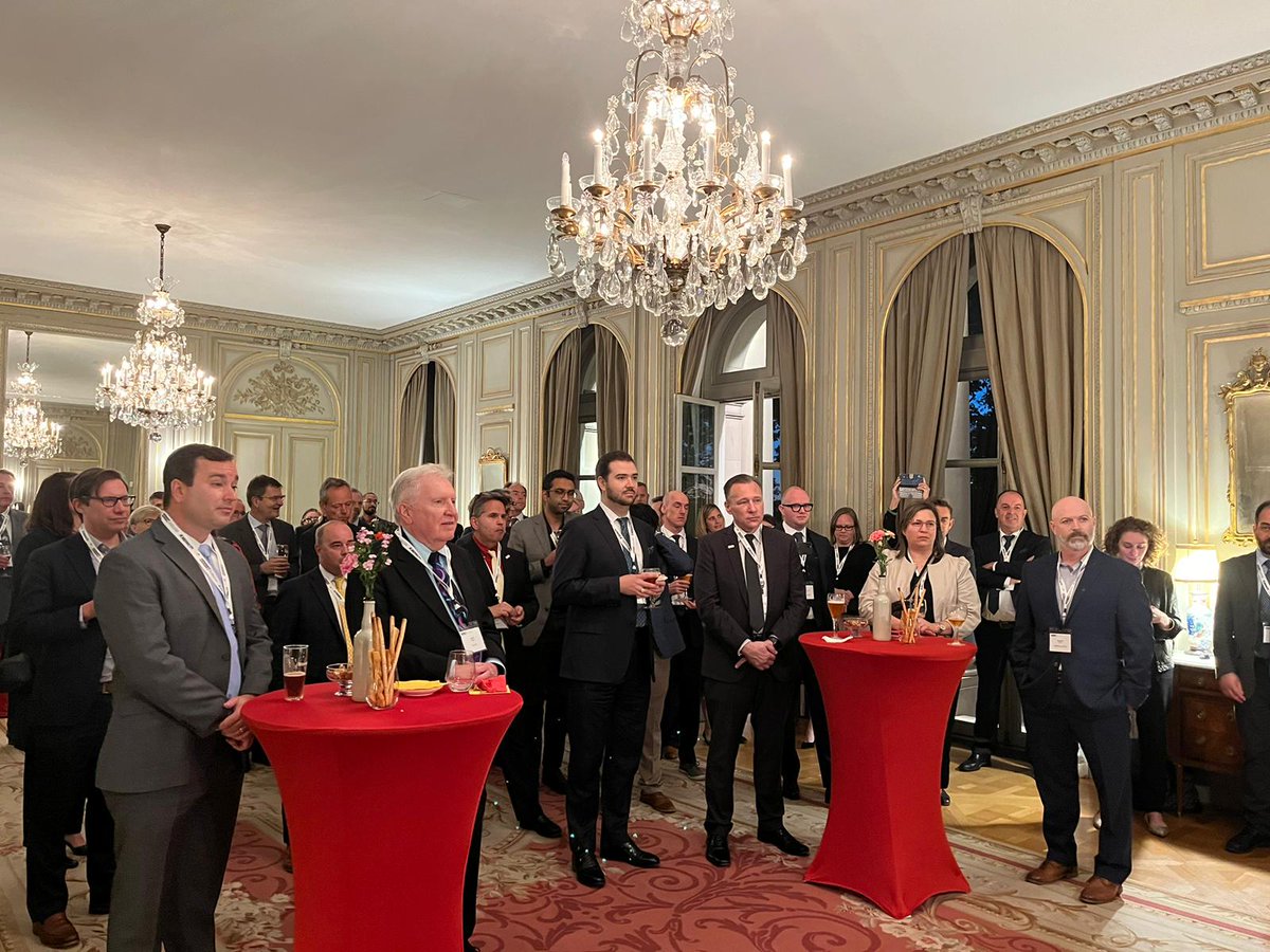BelgiumintheUSA's tweet photo. 🛣️ How will roads, bridges and mass transit be funded in the future? What are policymakers doing about it? Ahead of the Mileage-Based User Fee Alliance (#MBUFA) Nat. Conference in DC, we hosted a special networking event for int’l experts on #RoadUserCharging. #mbuf #vmt #ruc https://t.co/v68ZZVmBsD