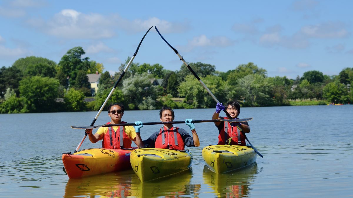 CRWD Partner Grants fund programs and projects that increase clean water knowledge and actions. 2024 applications are due on October 31, 2023. 
capitolregionwd.org/grants/partner…

Photo: Urban Roots and Paddle with a Purpose at Como Lake, partially supported by a recent Partner Grant.