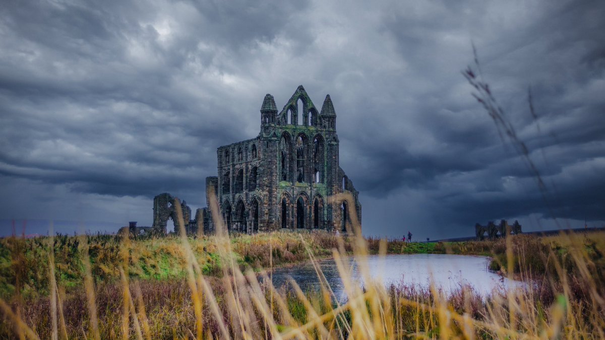 RobRyderPhoto's tweet photo. #whitbyabbey Sadly, the illuminations were cancelled due to the inclement weather, but it still did not disappoint. A good excuse to do it again! Easy to see why #bramstoker was inspired by this place. #abbey #ruins #nationalheritage #dracula #vampire #halloween https://t.co/VoLQs01wPd