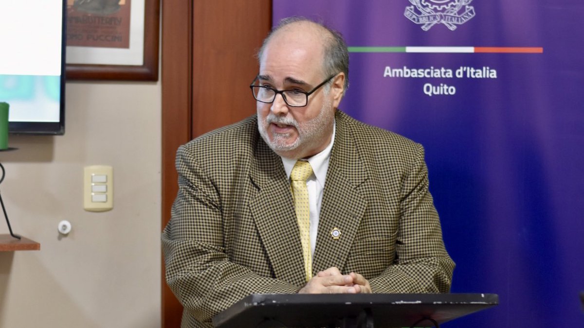 Italy in Ecuador tweet media