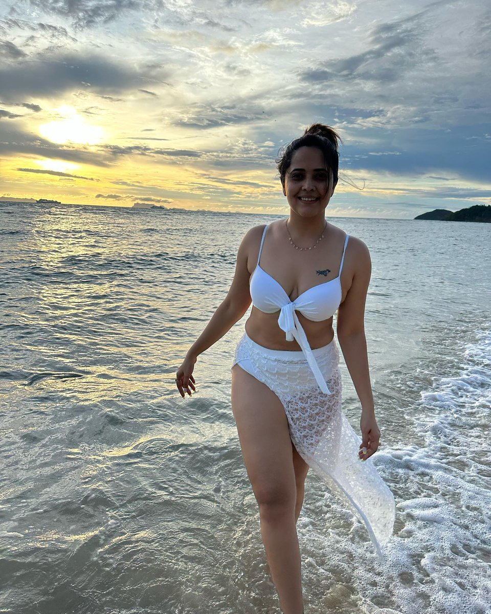 18plus57164418's tweet photo. #toll#anasuya #bikini #Tollywood #Hyderabad https://t.co/JCbwlg1Hyw