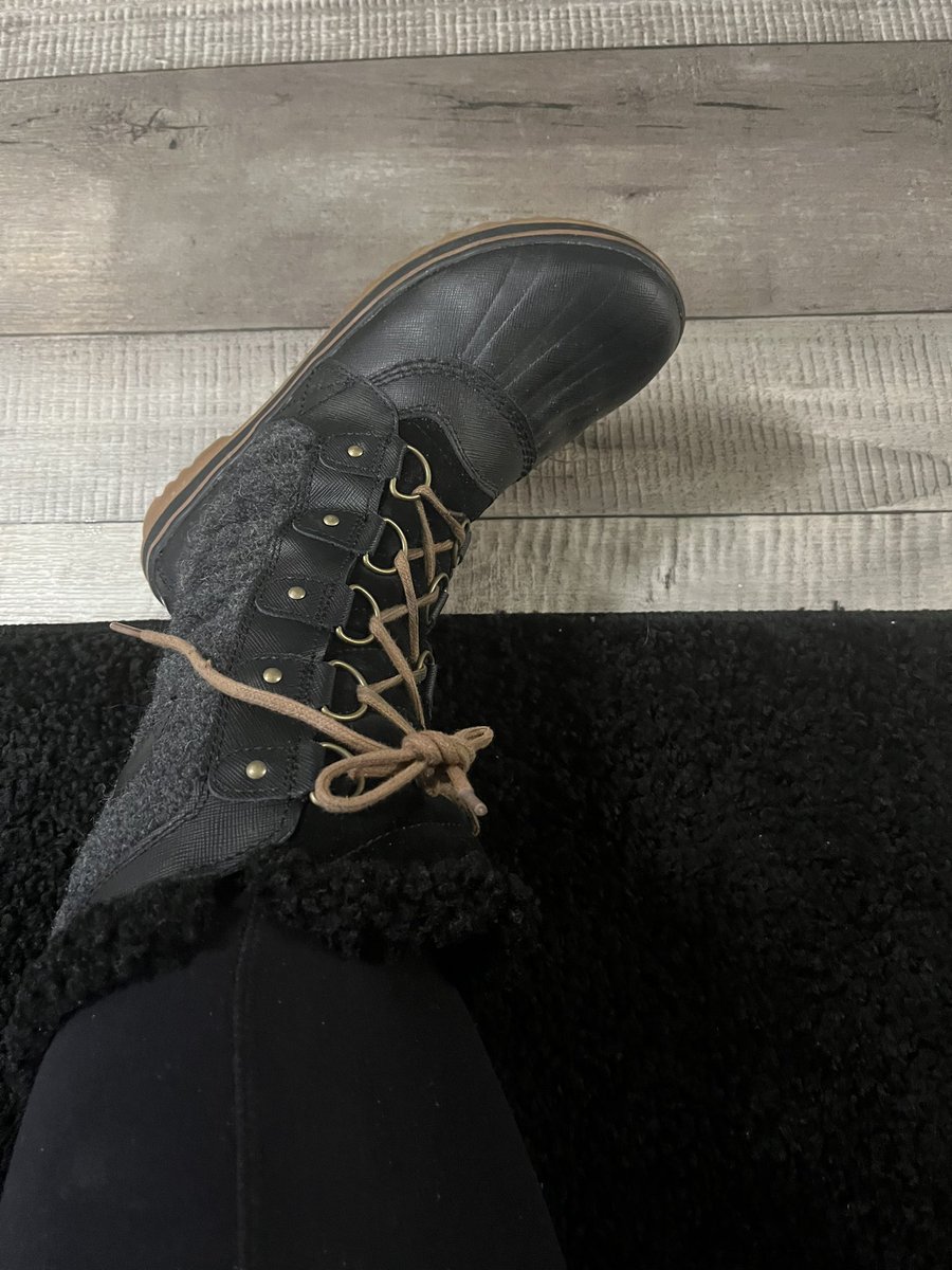 fishn4coins's tweet image. It’s that time of year! 
My favorite #winterboot . Especially for walking through slushy parking lots and property. 
#Sorel . So comfortable too! 
I have had these a few years! 
Worth the investment. 
#boots #snow 
I was #bad and forgot to grab my sweater tote from storage.