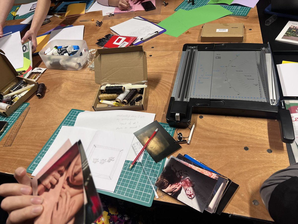 Centrala_space's tweet image. Very busy workshop exploring concept of home via zine making with Jaskirt Dhalival-Boora and @PKorobkiewicz . Continuing work on @soc_post project exploring experiences of #CEEmigrants