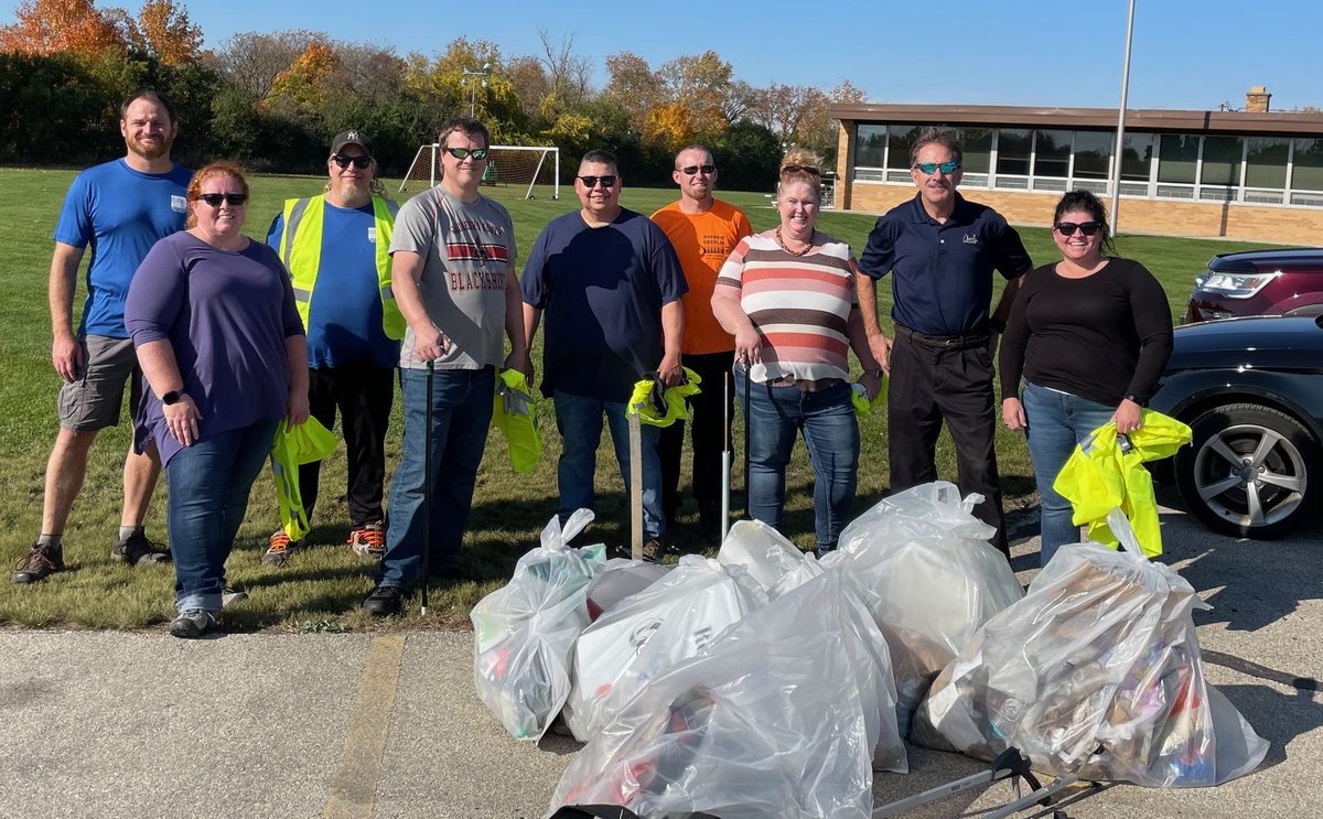 Oberlin Filter Company recently hit the highways for a cleanup! 🌍 Giving back to the community and environment is at our core. Together, we make a difference! 🙌 #OberlinGivesBack #HighwayHeroes #CommunityMatters #OberlinFilter #Giveback