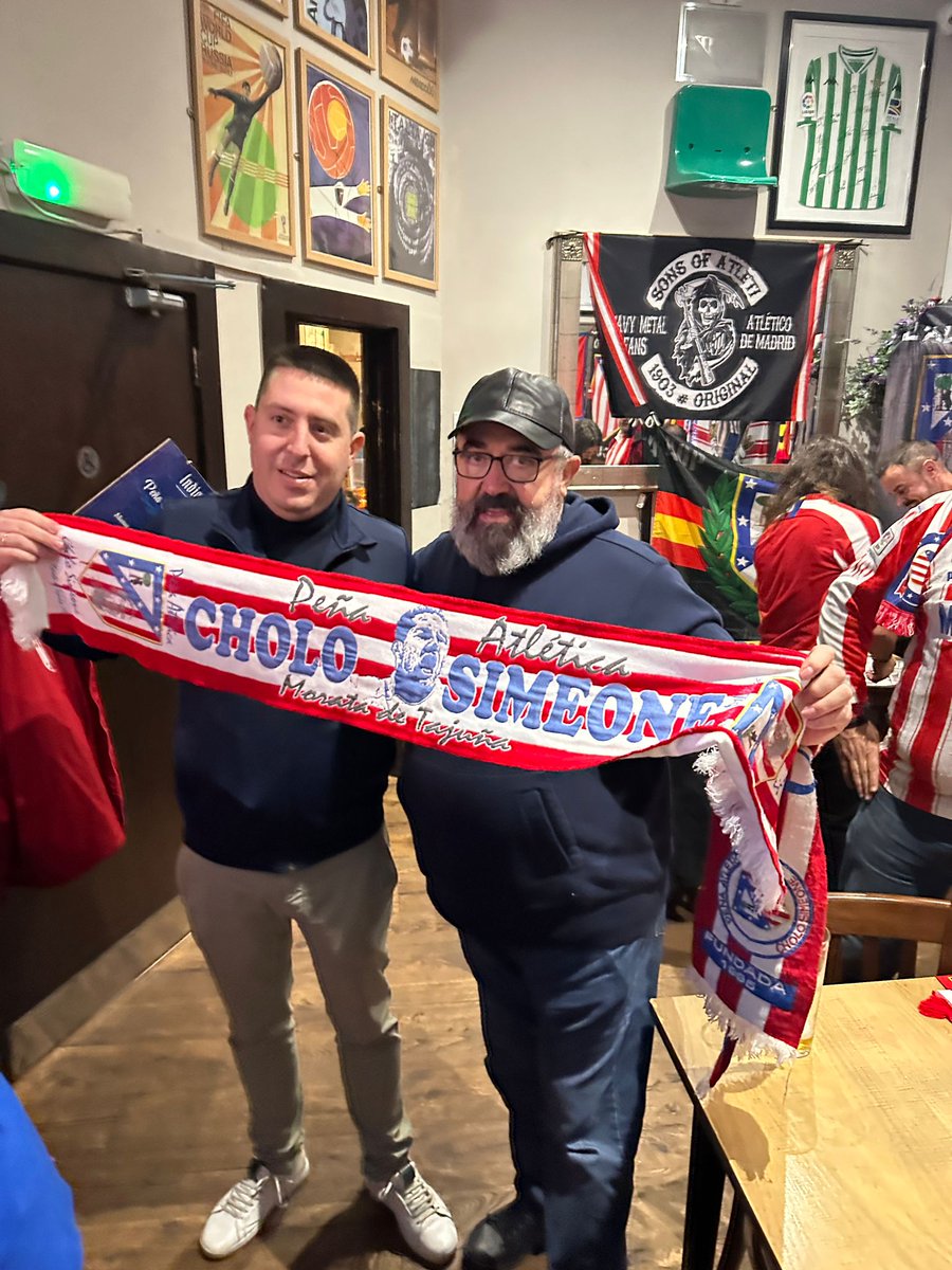 CholoMorata's tweet photo. Encuentro peñas @CholoMorata con @IndiosCaledonia en @polwarthtavern antes de salir a Glasgow para el #CelticAtleti  💪💪💪 https://t.co/U9RjI0t8AM