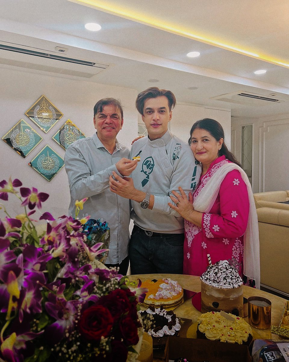 Janamdin Mubaarakkk Mohsinnn ❤️🌻

HAPPY BIRTHDAY MOHSIN
#HappyBirthdayMohsinKhan