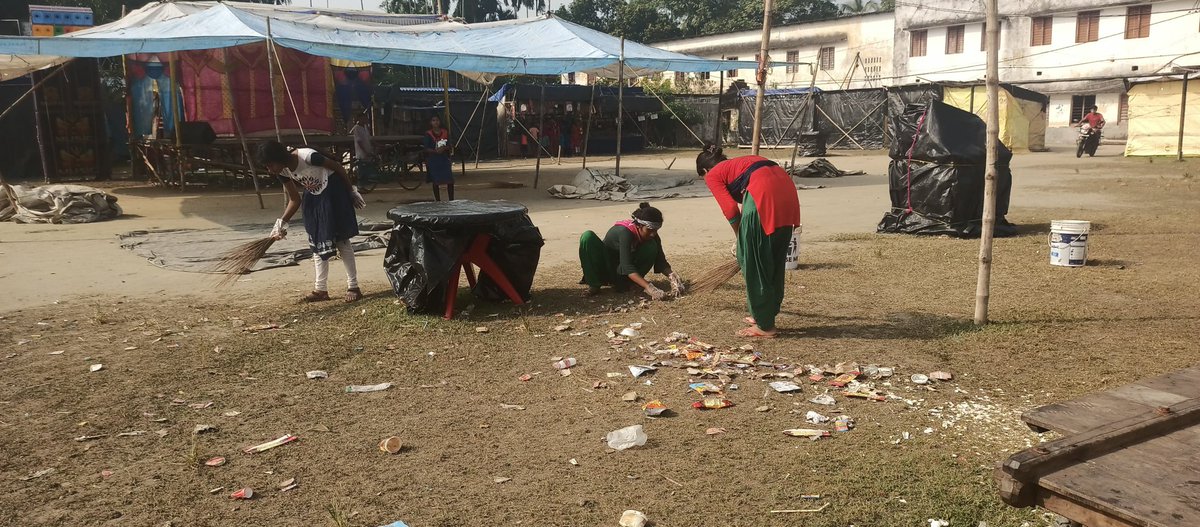 _NSSIndia's tweet photo. NSS UNIT-3
MOYNA COLLEGE, PURBA MEDINIPUR, 

On the occasion of #Cleanindia3.0
NSS volunteers of Moyna College have participated in Swachhta activities in Puja Pandal. 

@YASMinistry @ianuragthakur @NisithPramanik https://t.co/yKzTqpqlQm
