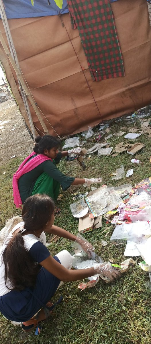 _NSSIndia's tweet photo. NSS UNIT-3
MOYNA COLLEGE, PURBA MEDINIPUR, 

On the occasion of #Cleanindia3.0
NSS volunteers of Moyna College have participated in Swachhta activities in Puja Pandal. 

@YASMinistry @ianuragthakur @NisithPramanik https://t.co/yKzTqpqlQm