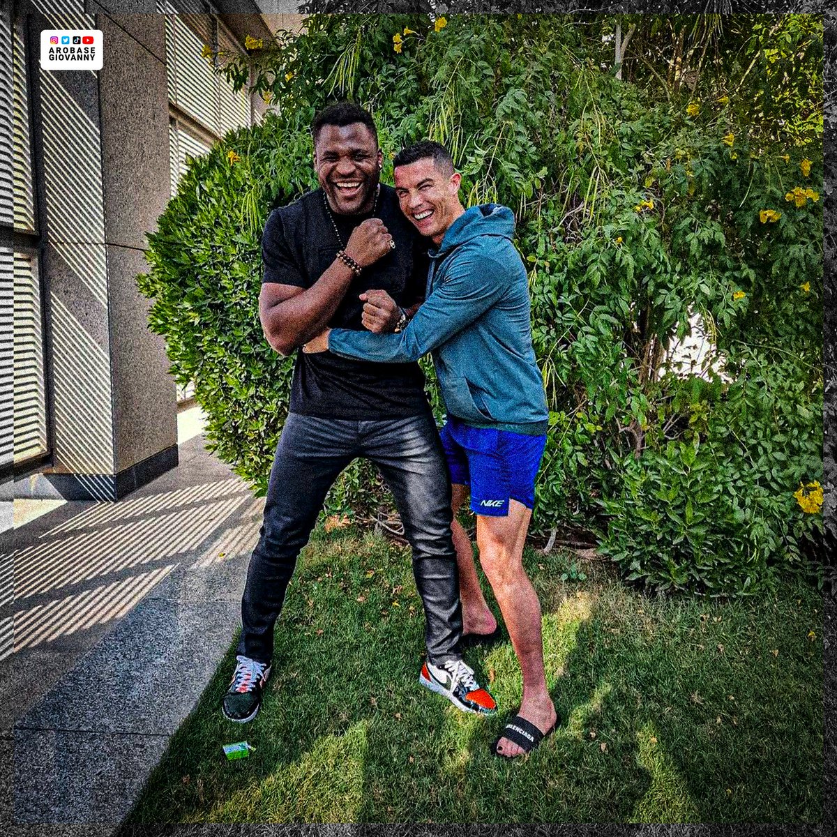 Francis Ngannou parle de sa rencontre avec Cristiano Ronaldo :

"J'espère que vous croirez ce que je m'apprête à vous raconter, car c'est la pure vérité (rires). J'étais assis à l'hôtel Four Seasons de Riyad, où Cristiano Ronaldo résidait à l'époque. Au début, j'ai rencontré l'un