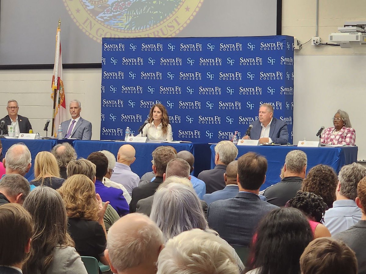AlzAdvocacyFL's tweet photo. Thank you to @alzcnfl advocate @JulieRoca6 for participating in the Alachua County Delegation meeting today. We appreciate all the Alachua Senators and Representatives for taking the time to hear from the community. #ENDALZ https://t.co/Ao9ZluMUzj
