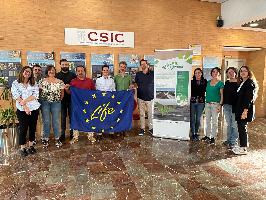 LifeAgropaper's tweet photo. ¿Sabéis que se está preparando?  🧐
🫴 La presentación de resultados del @LifeAgropaper  🫢

En la foto @CEBAS_CSIC - Floreàle - @Florette_es - @smurfitkappa - @GrupoAN_1910 y @SEAE_Agroecolog en la reunión final, en #Murcia

Muy pronto... ¡novedades!
https://t.co/5THbaWJ9Ll
🧵⬇️ https://t.co/l8xayfr4jy