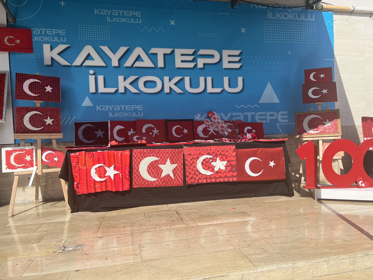 basakkaris's tweet photo. Kayatepe İlkokulu Cumhuriyet 100.Yıl Bayrak Sergimiz 🇹🇷🇹🇷🇹🇷 https://t.co/kUUeoheEuA
