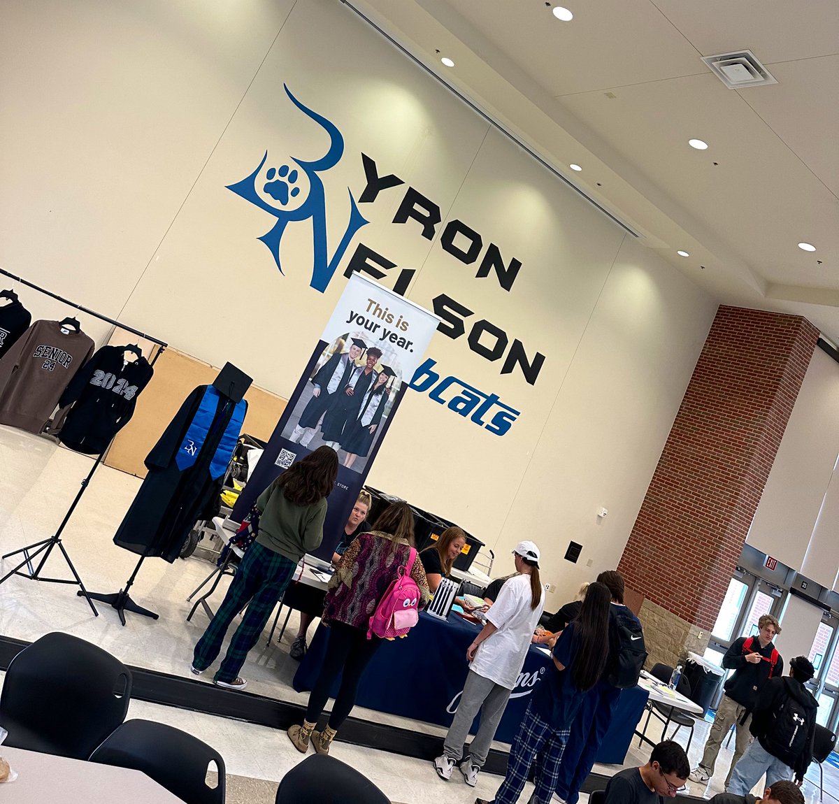 JostensJRay's tweet photo. Great to see our super-friends at @ByronNelsonHigh this week!  Love celebrating #SeniorStatus with those special @Jostens #SymbolsOfSuccess #Traditions #ByronProud #GoBobcats #HighSchoolEssentials 
🎉💍💙🎓💙💍🎉 https://t.co/ejgbS9xDTr