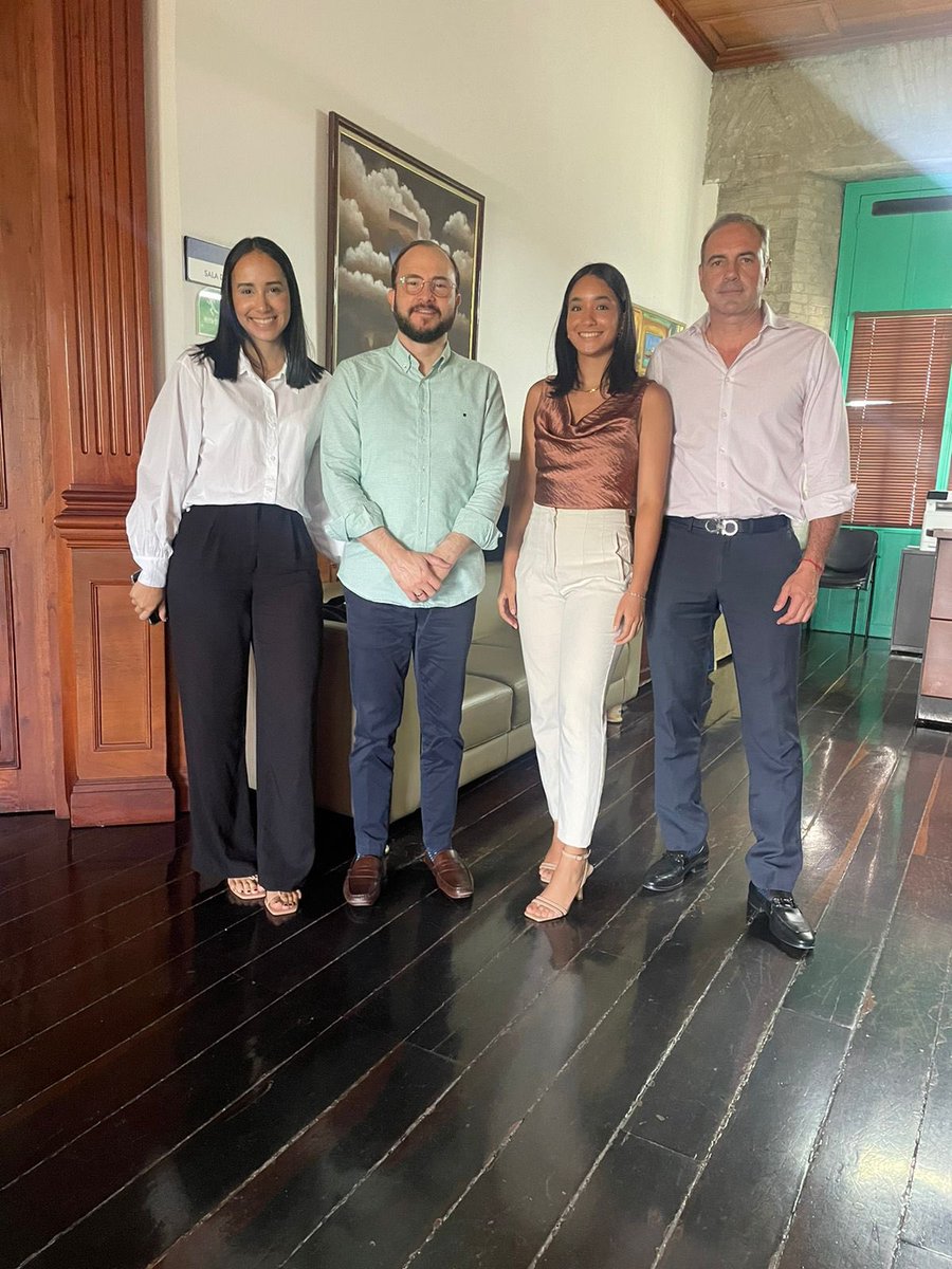 mfernandezariza's tweet image. Con @FITACBQ conversamos sobre temas de interés del sector logístico en el Atlántico: formación, asesoría y servicios.

Este Clúster agrupa a 2.180 compañías de transporte, carga marítima, fluvial y terrestre y operadores logísticos, entre otros.