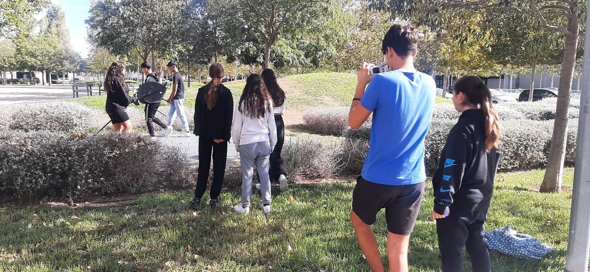 InsDali's tweet photo. El proper 28 d'octubre a les 20:30 h, Cala Vento formarà part d'una vetllada inoblidable i ens encantaria que hi vinguéssiu a veure la projecció audiovisual que l'alumnat de 4t ha creat @Lacapsa #4Raons https://t.co/VSb3pdKXry