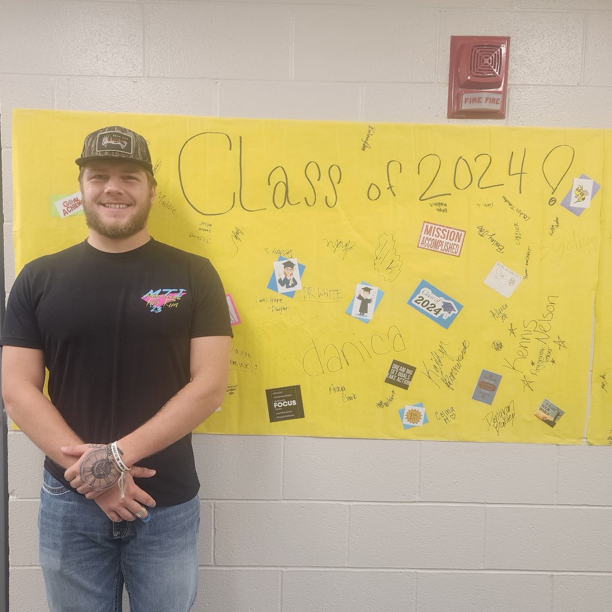 NewHorizonsHS's tweet photo. Last week was a big accomplishment for some of our students. We had a handful of our students complete the requirements for graduation!!!! Congratulations to these students!!!! #hornetpride #proud2br3 #hornets #classof2024 https://t.co/3ULzUxhuB2
