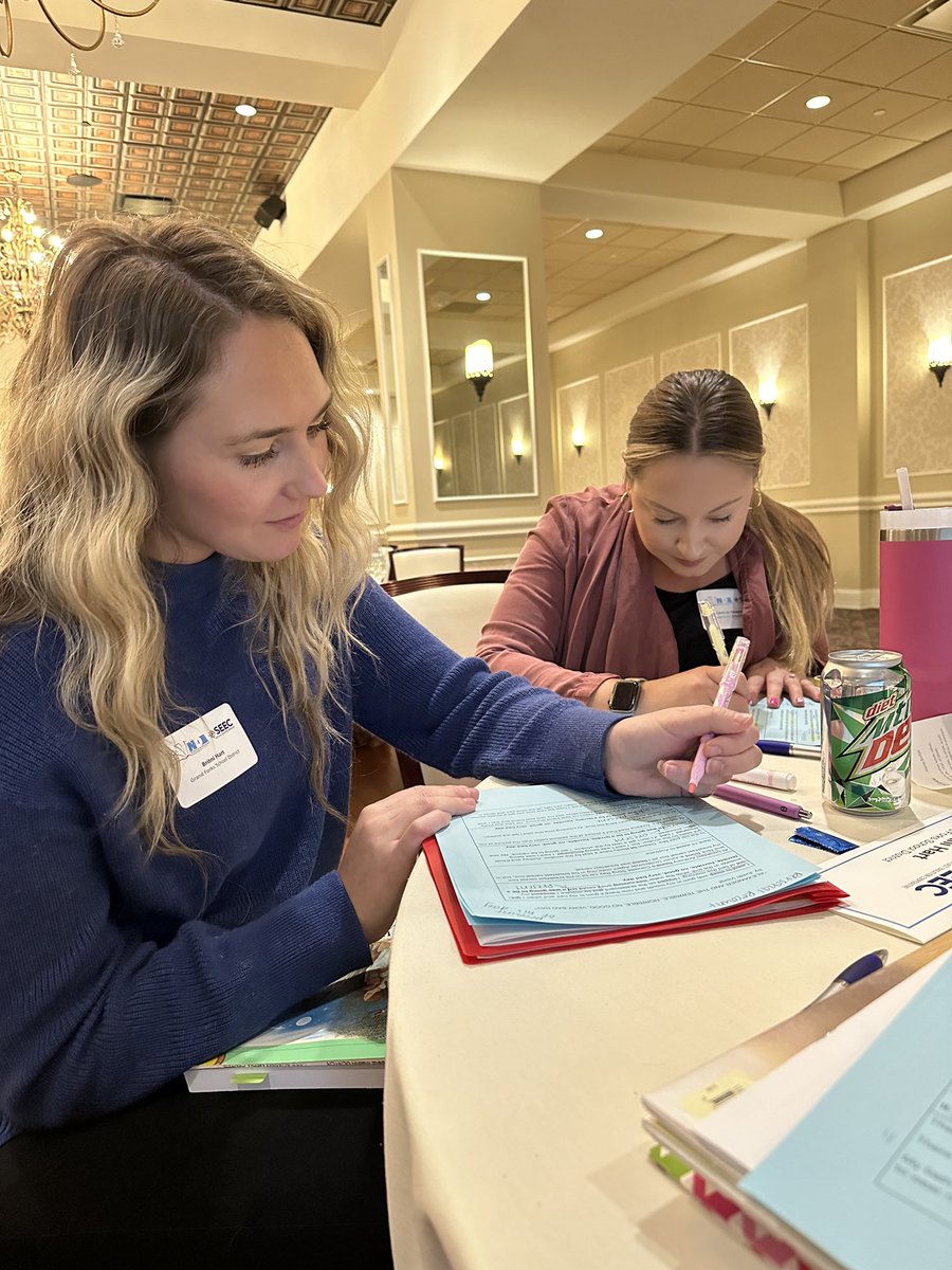 LakeAgassizGFPS's tweet photo. Our 2nd grade teachers working hard learning and planning lessons to teach writing! https://t.co/5nJradKmZI