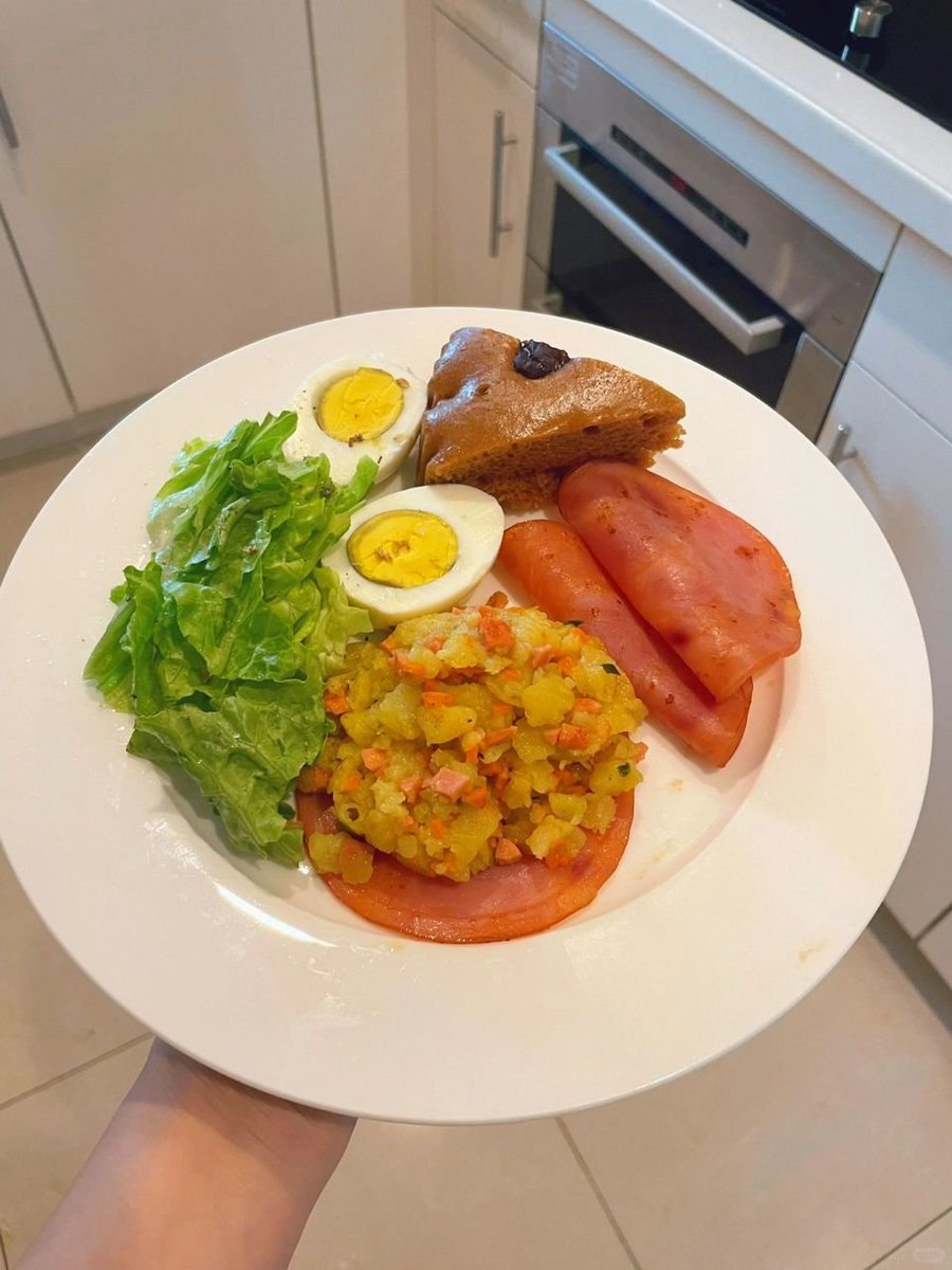 Breakfast is very important. It is the most important part of the day. It turned out that I did not have the habit of eating breakfast. If I insist on eating it every day for a period of time, I will develop good habits and a healthy breakfast.
