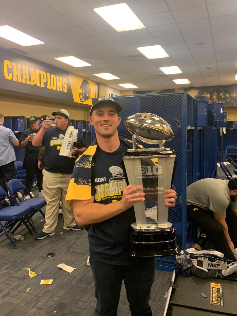 CFBReport's tweet photo. The insane Connor Stalions experience:
 
• Called the “SeatGeek Sniper” for purchasing tickets to over 30 Michigan opponents’ games

• Wrote a 600-Page ‘Michigan Manifesto’ before being on the Michigan staff

• Venmo’d people PUBLICLY for deeds related to the scandal https://t.co/620H0StLKN