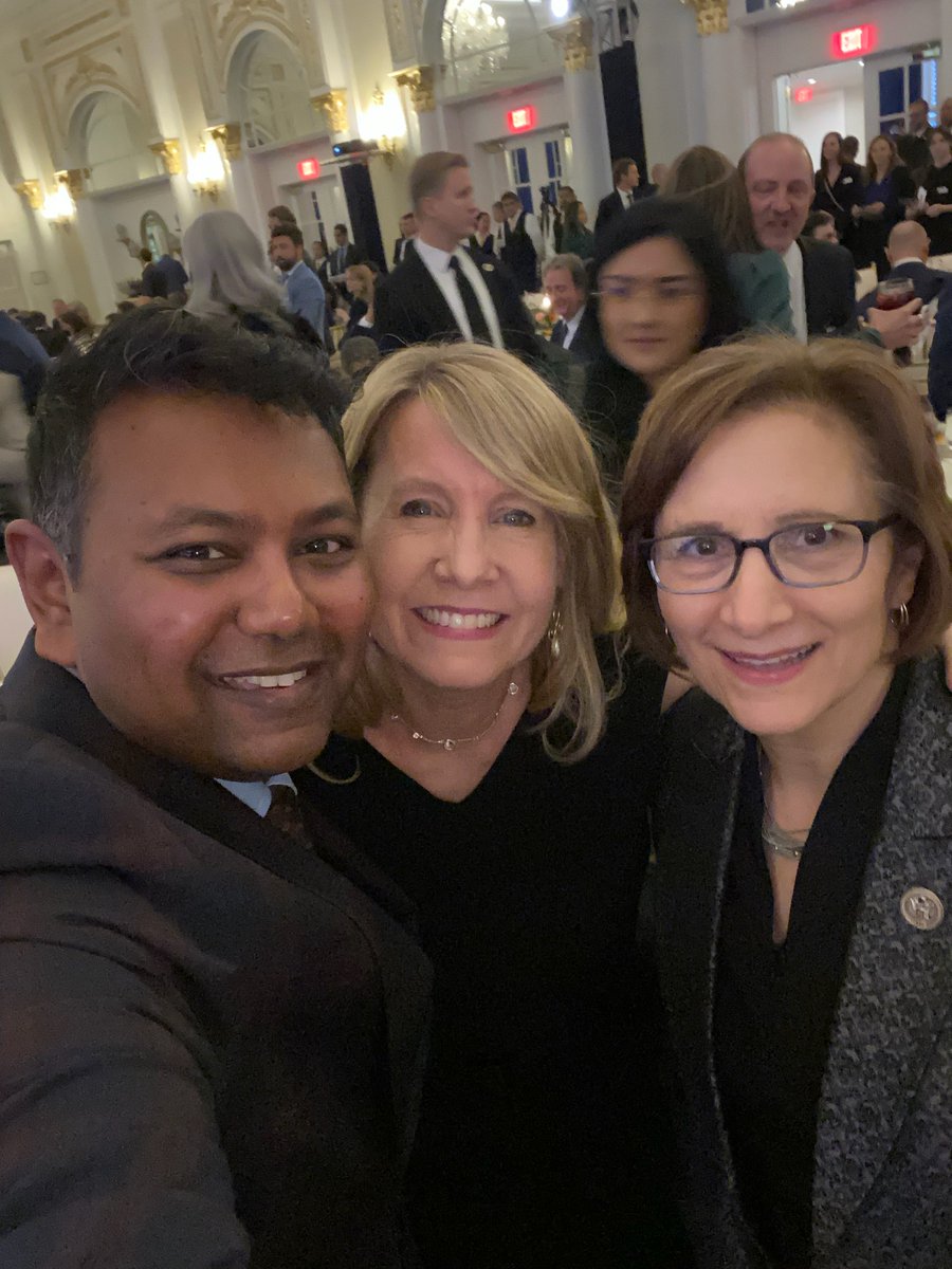 We are delighted that our CEO, Jennifer Morris, had the opportunity to meet @RepBonamici, a champion for global oceans, at the International Conservation Caucus Foundation annual dinner in D.C.