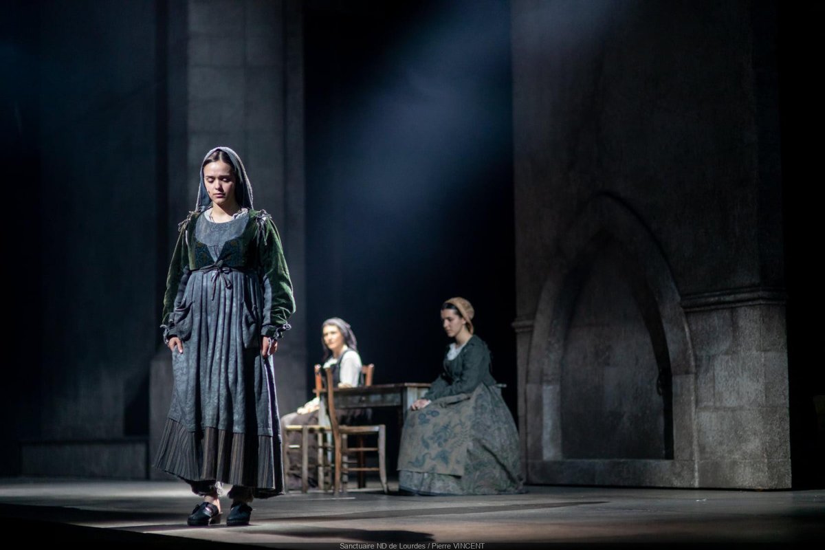 F_Desouche's tweet photo. Le spectacle Bernadette de Lourdes non éligible à l’offre collective du pass Culture. Il est accusé de ne pas respecter la laïcité par le rectorat de Versailles
https://t.co/wPjV0gRabU https://t.co/emYJpWECFT