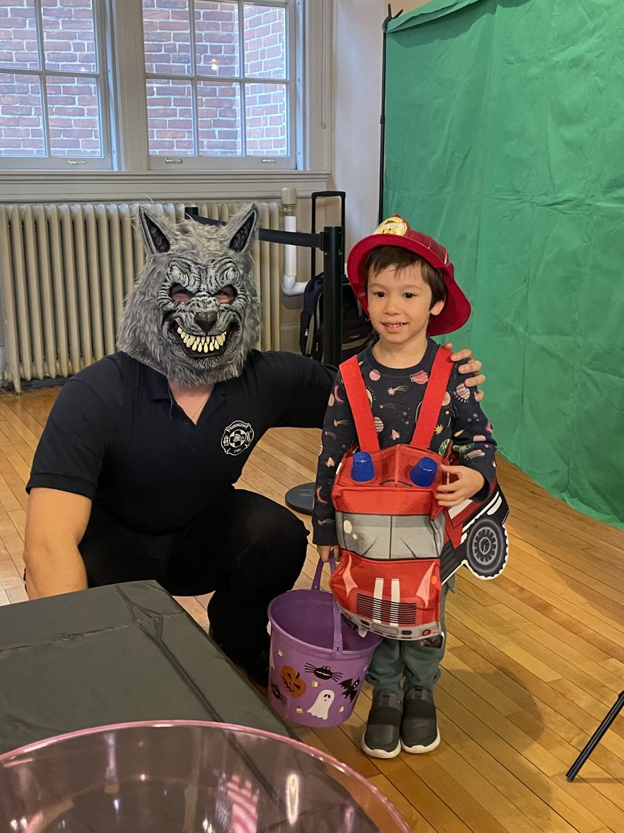 FraminghamFire's tweet image. Last night, FFD &amp;amp; the @Local1652FFD brought a little &quot;Grease&quot; Lightning⚡ to @Framingham_MA&apos;s Fourth Annual 🎃SPOOKTACULAR🎃Event! We had a blast handing out treats &amp;amp; seeing everyone&apos;s creative costumes! 
#Framingham #Halloween #SpooktacularFun