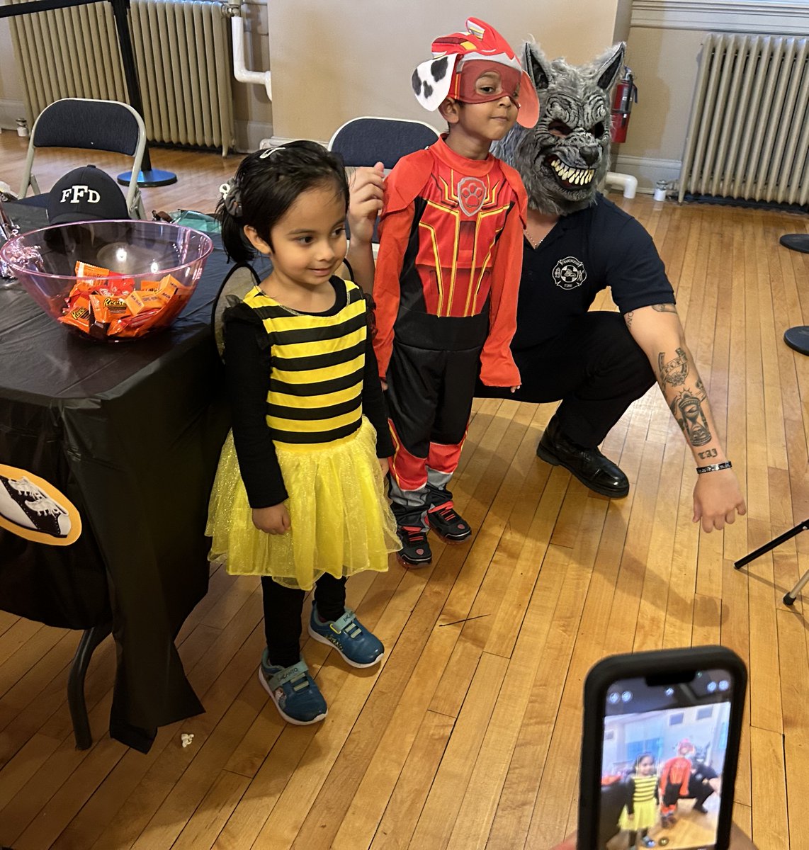 FraminghamFire's tweet image. Last night, FFD &amp;amp; the @Local1652FFD brought a little &quot;Grease&quot; Lightning⚡ to @Framingham_MA&apos;s Fourth Annual 🎃SPOOKTACULAR🎃Event! We had a blast handing out treats &amp;amp; seeing everyone&apos;s creative costumes! 
#Framingham #Halloween #SpooktacularFun