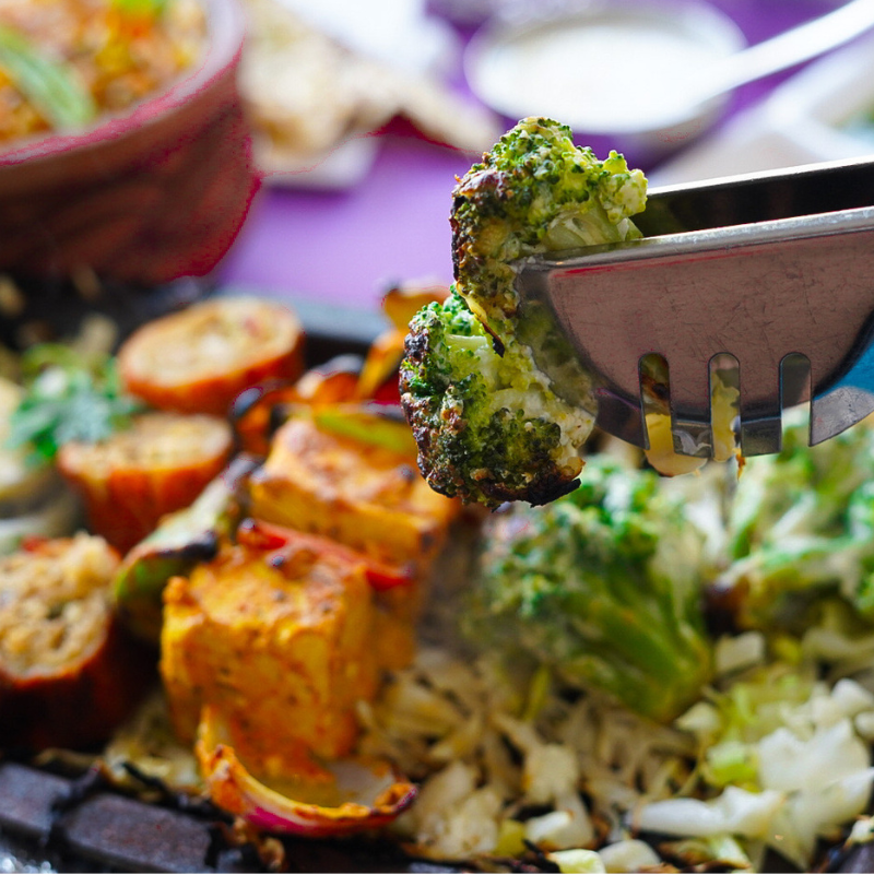 redchilliksa's tweet photo. If you think you don't like Broccoli.. We say- think again! Because with our Tandoori Broccoli... The entire game changes! 🥦
#Redchilli #rche #KSA #riyadhrestaurants #food #indianfood #ريد_شيلي #مطاعم_الرياض #اكل_هندي #أكلة_هندية_مية_مية #مطاعم #السعودية #فلم_هندي #انستقرام https://t.co/IqafHSgWmN