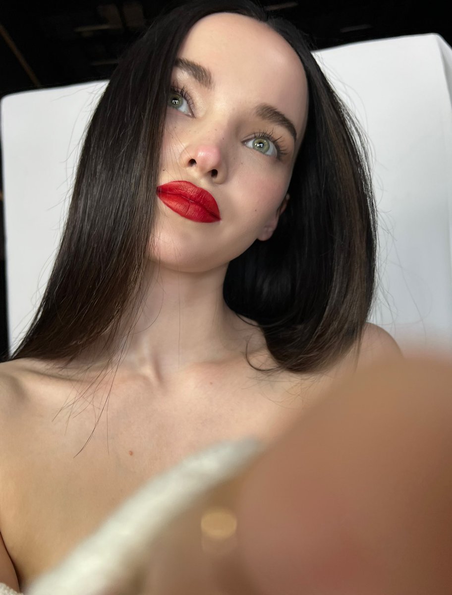DoveCameron's tweet photo. hi go pre save the album thank u love u https://t.co/CrbOQbqrBb