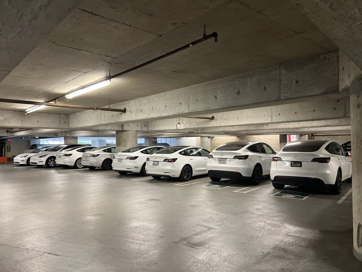 AvivGilboa's tweet photo. My office building parking lot. No this is not a Tesla dealership. Best caption wins. 

Cc: @elonmusk https://t.co/YMQ7CNUfWb