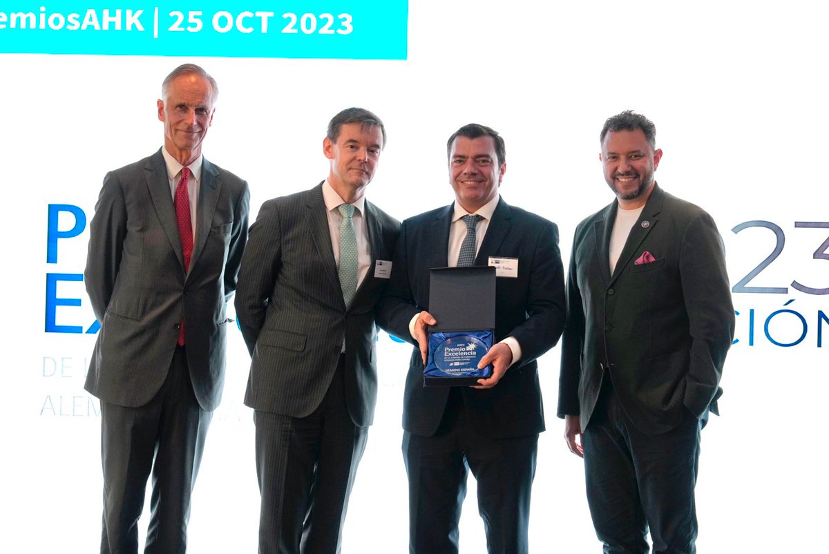 Cámara Alemana ESP (@ahk_es) on Twitter photo En la categoría #InversionesEstratégicas <a href="/siemens_es/">Siemens España</a> se ha alzado con el galardón por sus adquisiciones de Innovation Strategies y Foran. Agustín Escobar, presidente y CEO, agradece la distinción. ¡Nuestras felicitaciones! #PremiosAHK En la categoría #InversionesEstratégicas <a href="/siemens_es/">Siemens España</a> se ha alzado con el galardón por sus adquisiciones de Innovation Strategies y Foran. Agustín Escobar, presidente y CEO, agradece la distinción. ¡Nuestras felicitaciones! #PremiosAHK