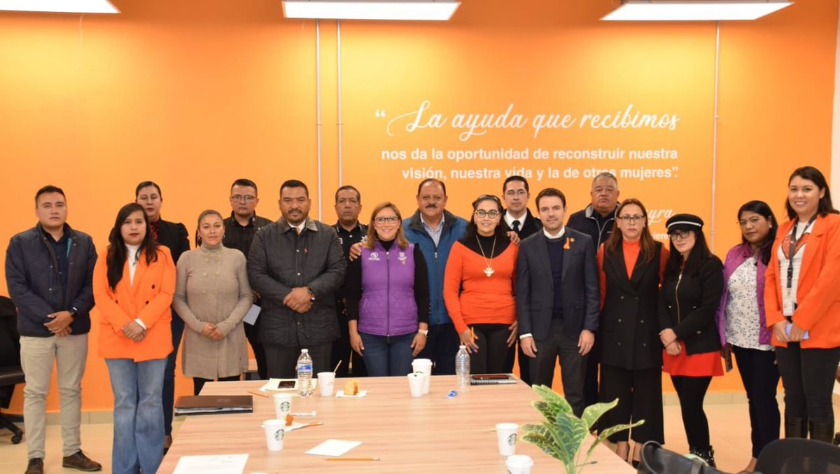 Anaamunizneyra's tweet photo. Este #DíaNaranja, en #CiudadMujeres y en el marco de la Mesa para la Construcción de la Paz y Seguridad, Región XV Metepec, llevamos a cabo una mesa de trabajo con los tres niveles de gobierno para dar seguimiento a las estrategias para prevenir, atender y erradicar la violencia contra niñas, jóvenes, mujeres y adultas mayores.