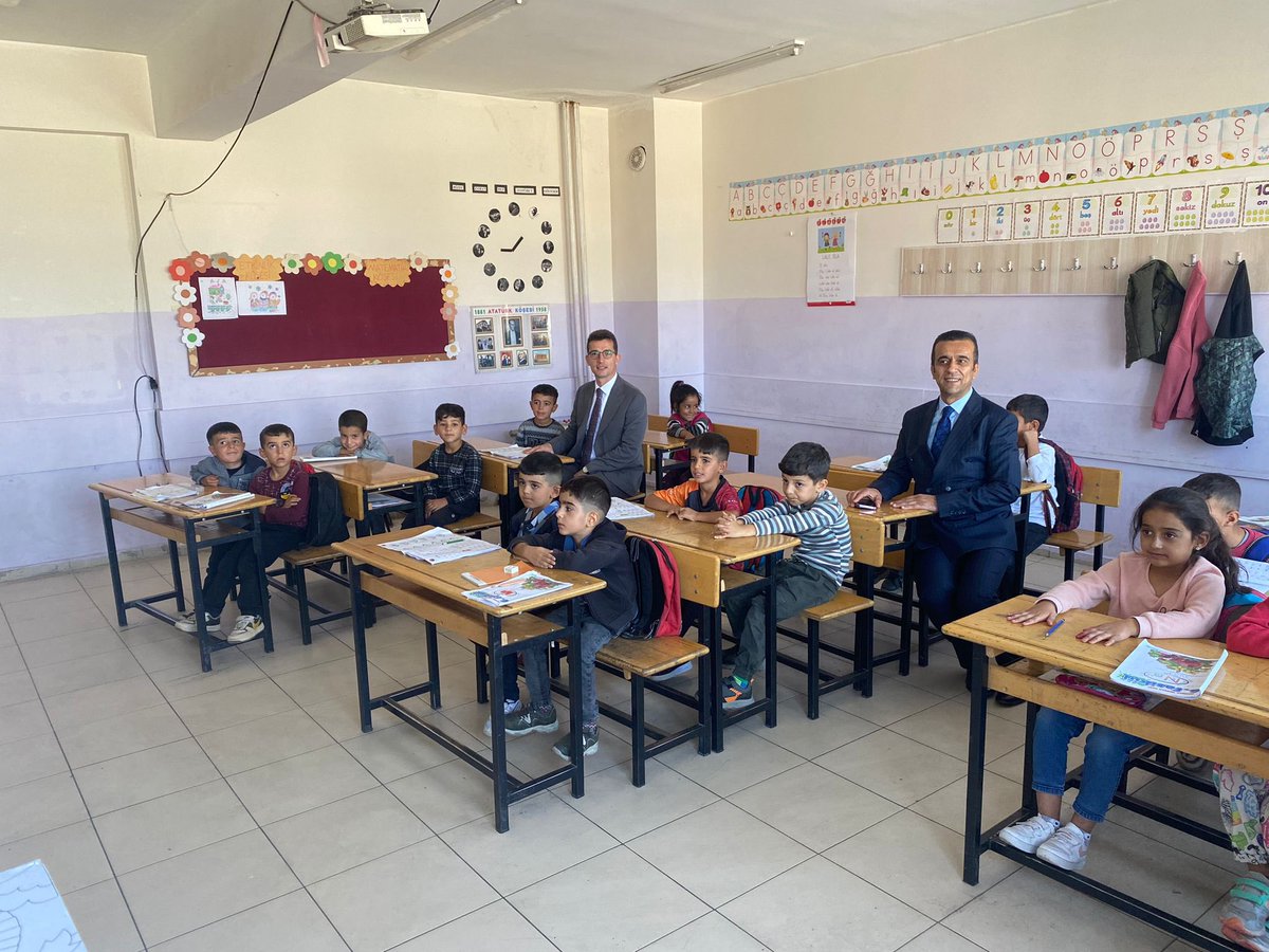 Kocakoymem's tweet photo. İlçemiz Kaymakamı ve Belediye Başkan Vekili sayın Yusuf KAPTANOĞLU ve İlçe Milli Eğitim Müdürümüz sayın Ercan AKDOĞAN ile birlikte  Çaytepe İlkokulu ve Anaokulunu ziyaret ederek, öğretmen ve öğrencilerle bir araya geldiler.@yusufkaptanoglu @Murat4Kucukali https://t.co/IqxMwbOZll