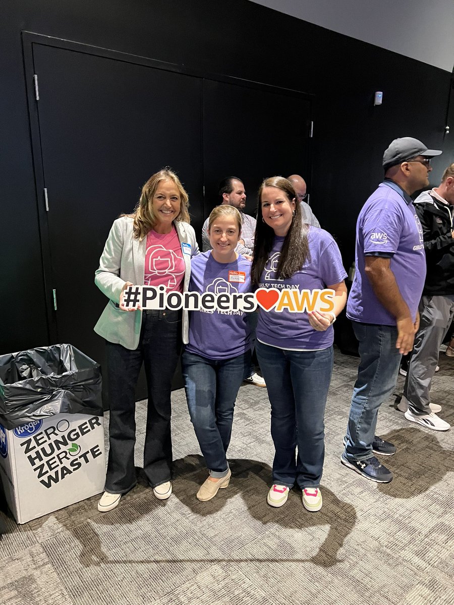 mrsemilybyers's tweet image. 550 girls had the opportunity to jump into learning more about technology along with real world applications. Thank you #AWSInCommunities for hosting #AWSGirlsTechDay- what an amazing day!! @CanaanMiddle #ElevateAlder