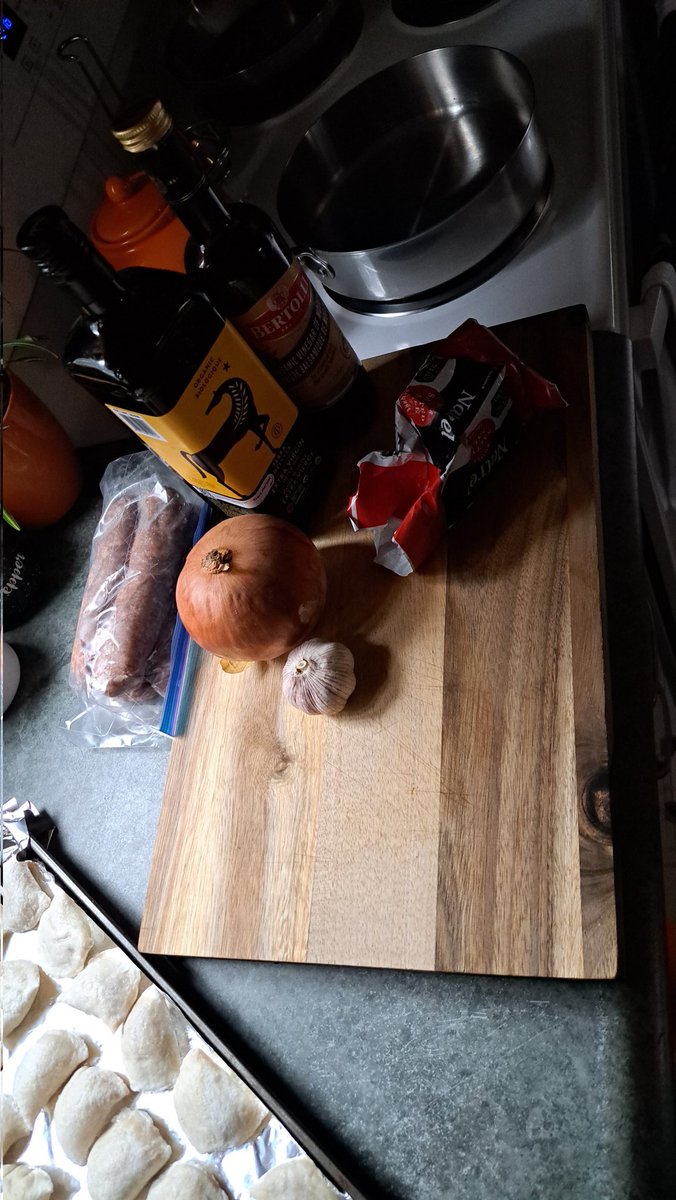 InkedDeviant's tweet photo. Fresh Bratwurst &amp; My Baked Pierogies Let's Go...

First Up - Caramelized Onions🤤

#foodie #bratwurst #pierogies #bakednotfried #letsgo https://t.co/sYsfcna6qL