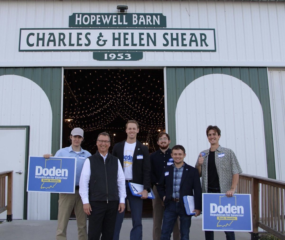 DodenForIndiana's tweet photo. 📍Urbana, IN

Great night with the Wabash GOP - thank you for hosting @TeamDoden! https://t.co/UHaoUk4v7O