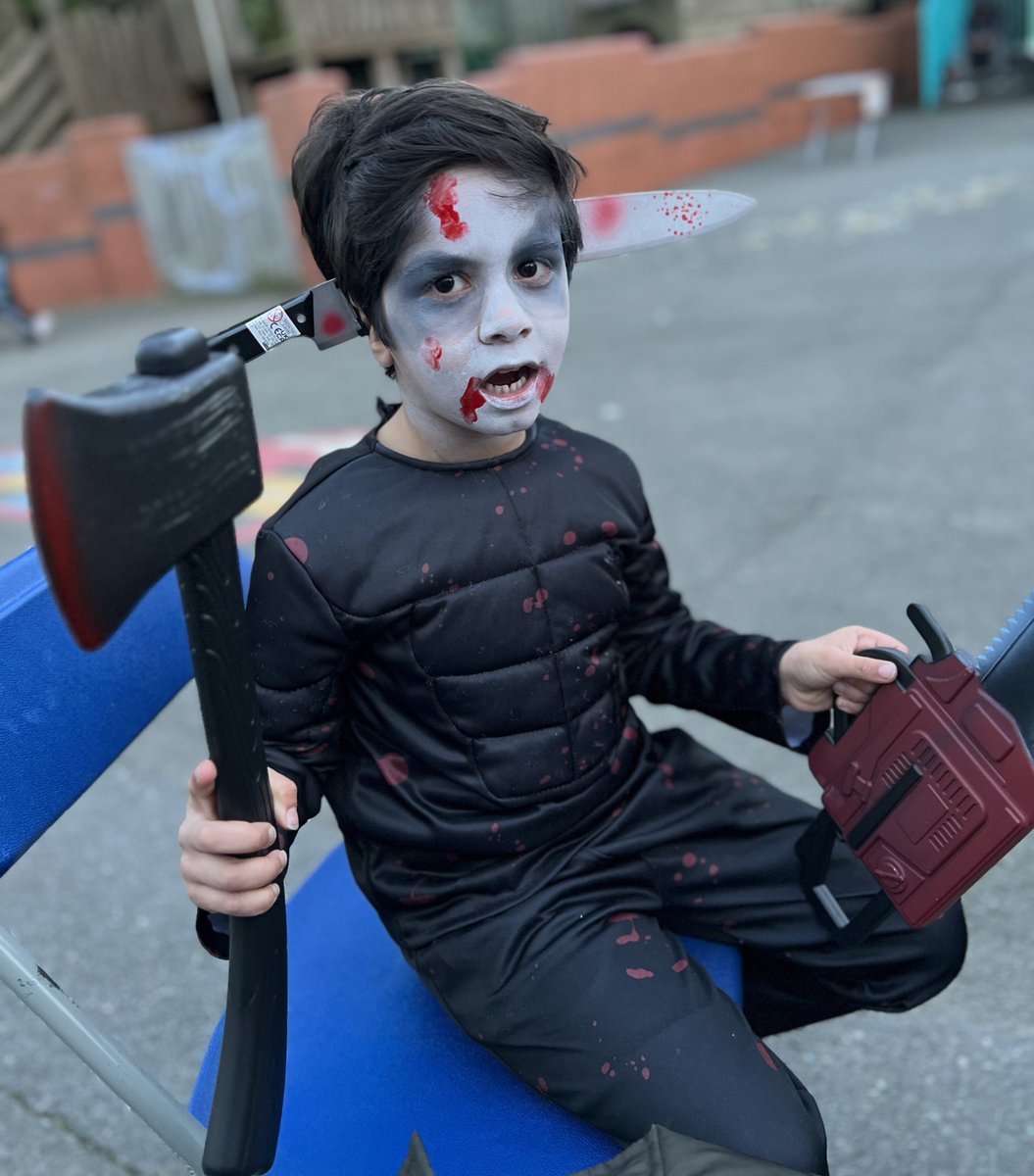 SaboorArkTindal's tweet photo. I spent my evening turning our children into super cool zombies!! I also found a 🎃 on the playground @MrsBains3 @arktindal #TeamTindal #Autumnfest #eyshare #eyfs 👻 https://t.co/QtrrkFF0UL
