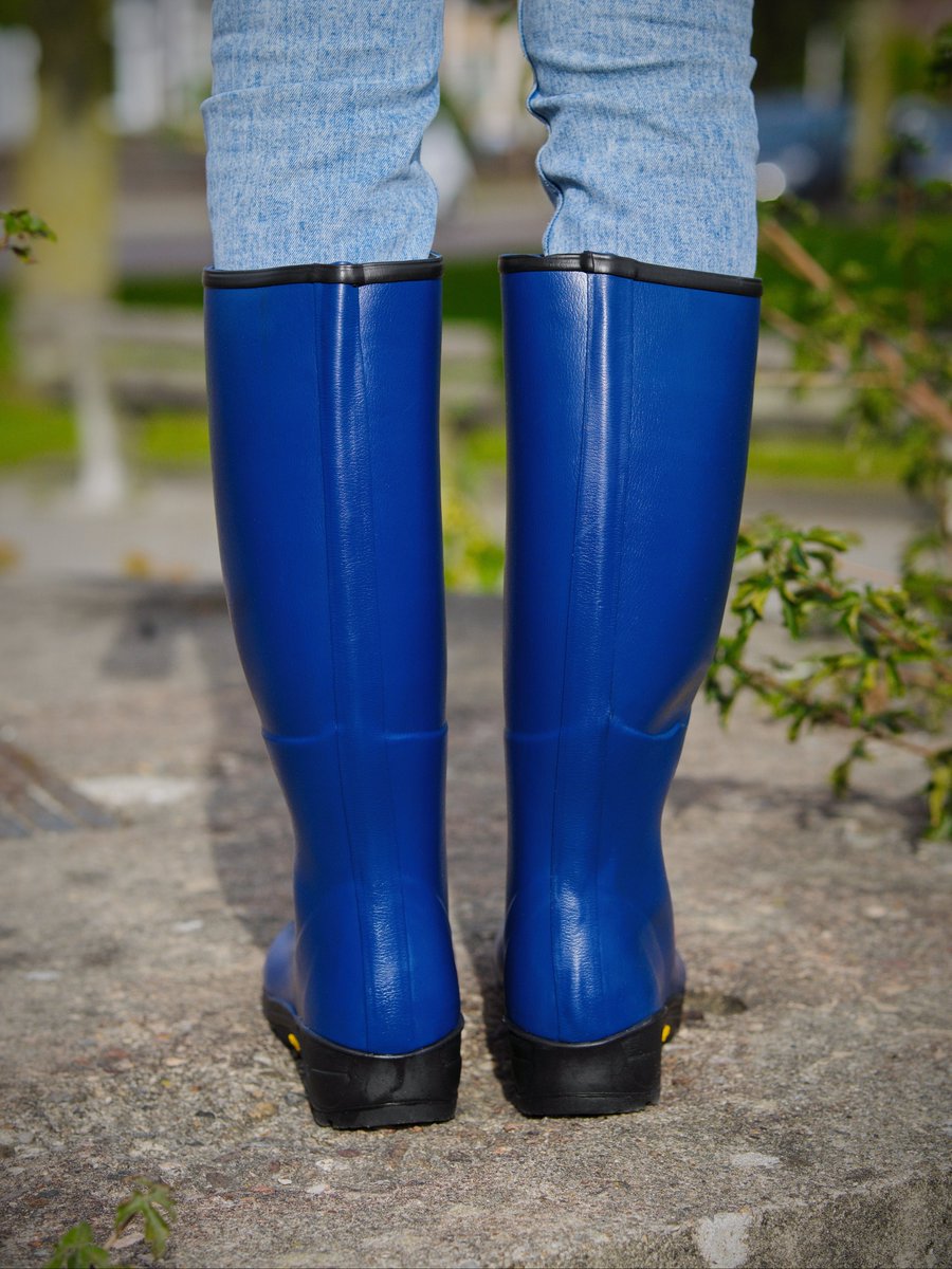 Welliesare4men2's tweet photo. Extra post for Wednesday. 🧐🙃😁

Gumleaf "Norse" wellies in navy blue. Fantastic colour!

#Gumleaf #Norse #Wellies #Boots #Rubber #Tall #Blue #Navy #Awesome #Stunning #BeSeen #Standout #DareToBeDifferent https://t.co/D0Ejr2Mmzf