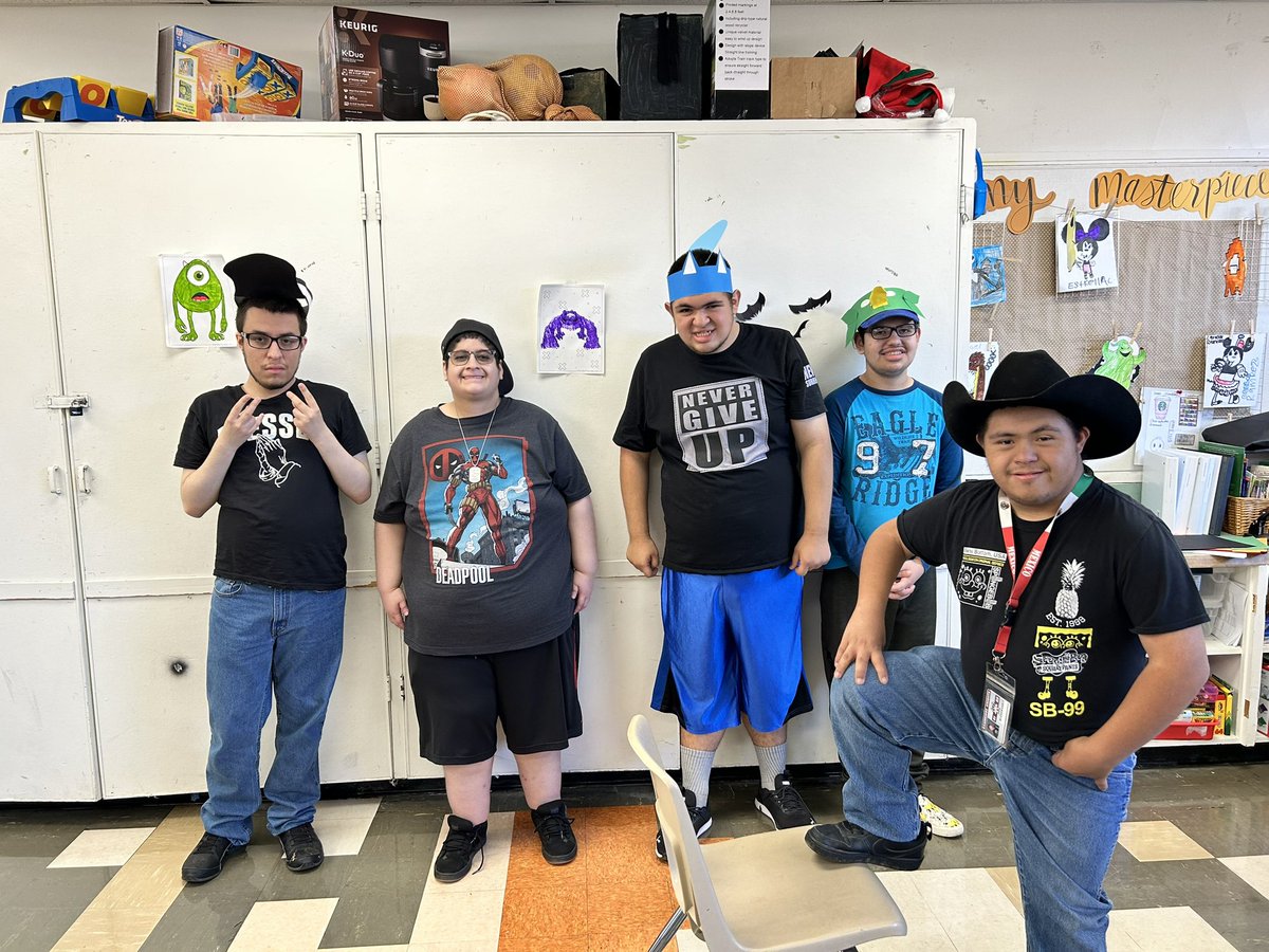 CHUSDAltEd's tweet photo. Crazy Hat day in Alt Ed 🎉 https://t.co/aNQWmbioiI