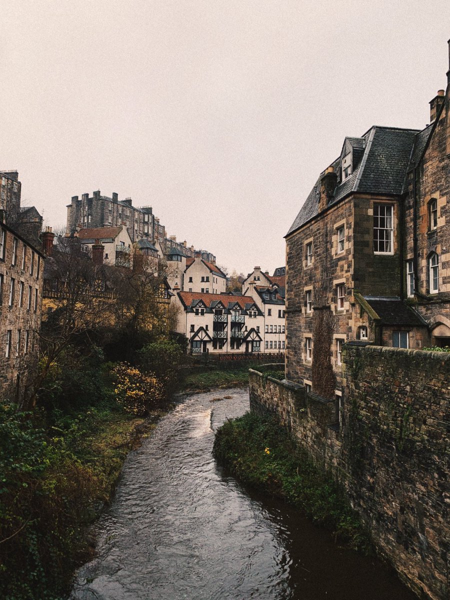 À Édimbourg, les couleurs chaudes de l'automne sont uniques ✨