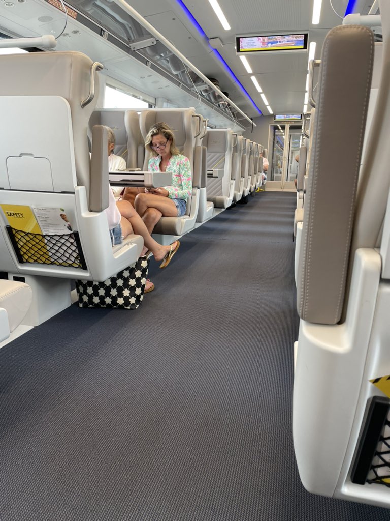 jbrafmanstaffen's tweet photo. Iโm on a train! In Florida! Itโs really nice! Thanks @GoBrightline for bringing me home from @Gartner_inc #ReimagineHR in Orlando ๐ #ImRidingBackwards #AmIDoingThisWrong? https://t.co/nsj8xY9kKZ