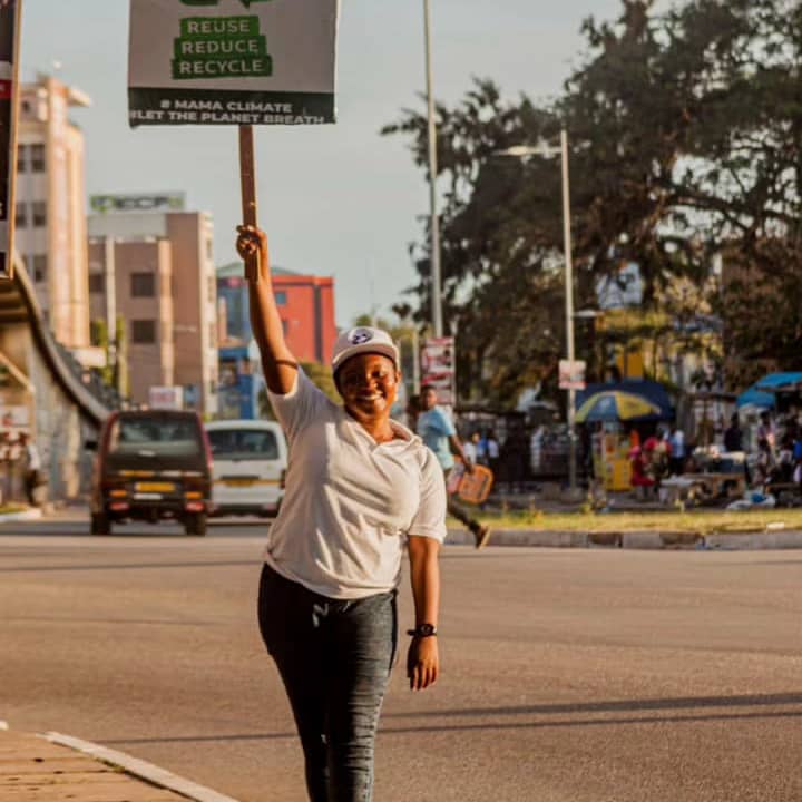 _baabamills's tweet photo. My team and I yesterday on the streets of Cicle,Accra Central; Ghana 🇬🇭.
We educated the market women on Climate Change and how best we as humans can help the planet be a better place.
This we believe would go a long way to help @UNICEFGhana and @UNDPClimate I present this to you https://t.co/AFGniaqjai