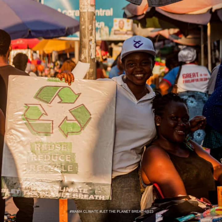 _baabamills's tweet photo. My team and I yesterday on the streets of Cicle,Accra Central; Ghana 🇬🇭.
We educated the market women on Climate Change and how best we as humans can help the planet be a better place.
This we believe would go a long way to help @UNICEFGhana and @UNDPClimate I present this to you https://t.co/AFGniaqjai