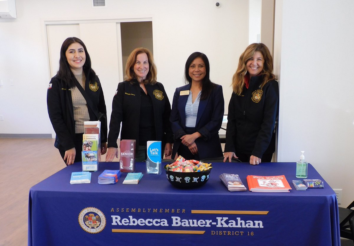 BauerKahan's tweet photo. #TeamRBK hosted office hours in Walnut Creek yesterday! My District Office staff were able to help out dozens of AD16 constituents navigate their concerns and issues related to state agencies. Thanks to the Office of Sup. Carlson, @WalnutCreekGov, and Trinity Center for joining. https://t.co/jpD3sKqeee