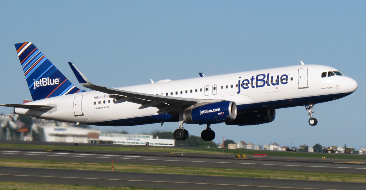 StewartVT's tweet image. NEW: JetBlue will terminate flights to @LeahyBTV Jan 4, 2024; It's not b/c flights here weren't full, airline says, but thx to air traffic controller shortage at JFK. 

Twenty years ago, JB arrival = lower fares &amp;amp; competition. Soon, #VT's main airport goes fm 5 carriers to 4. 😟