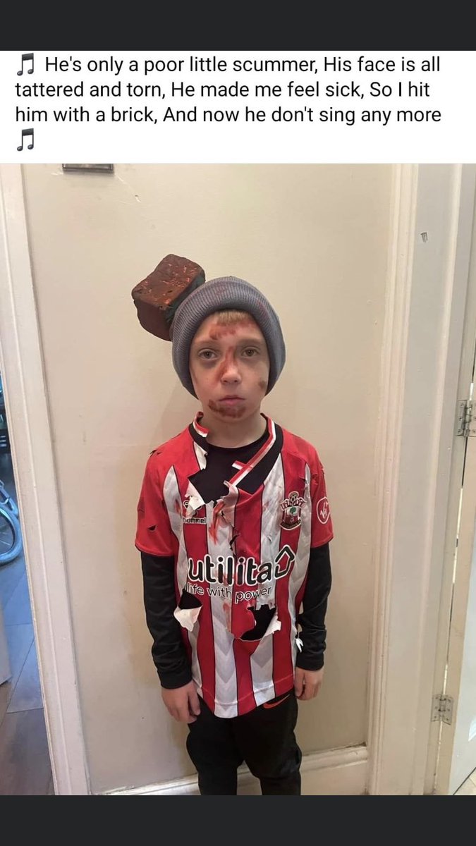 GavH_'s tweet photo. What a Halloween costume 😂😂 @Pompey #Pompey https://t.co/q7wFZTqaRw