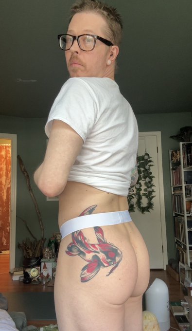 I found these on Amazon. I like them a lot. I&rsquo;m gonna be wearing this for my next party. https://t.c<a href="/tag/dadbod"class="tags"><span>#dadbod</span></a>