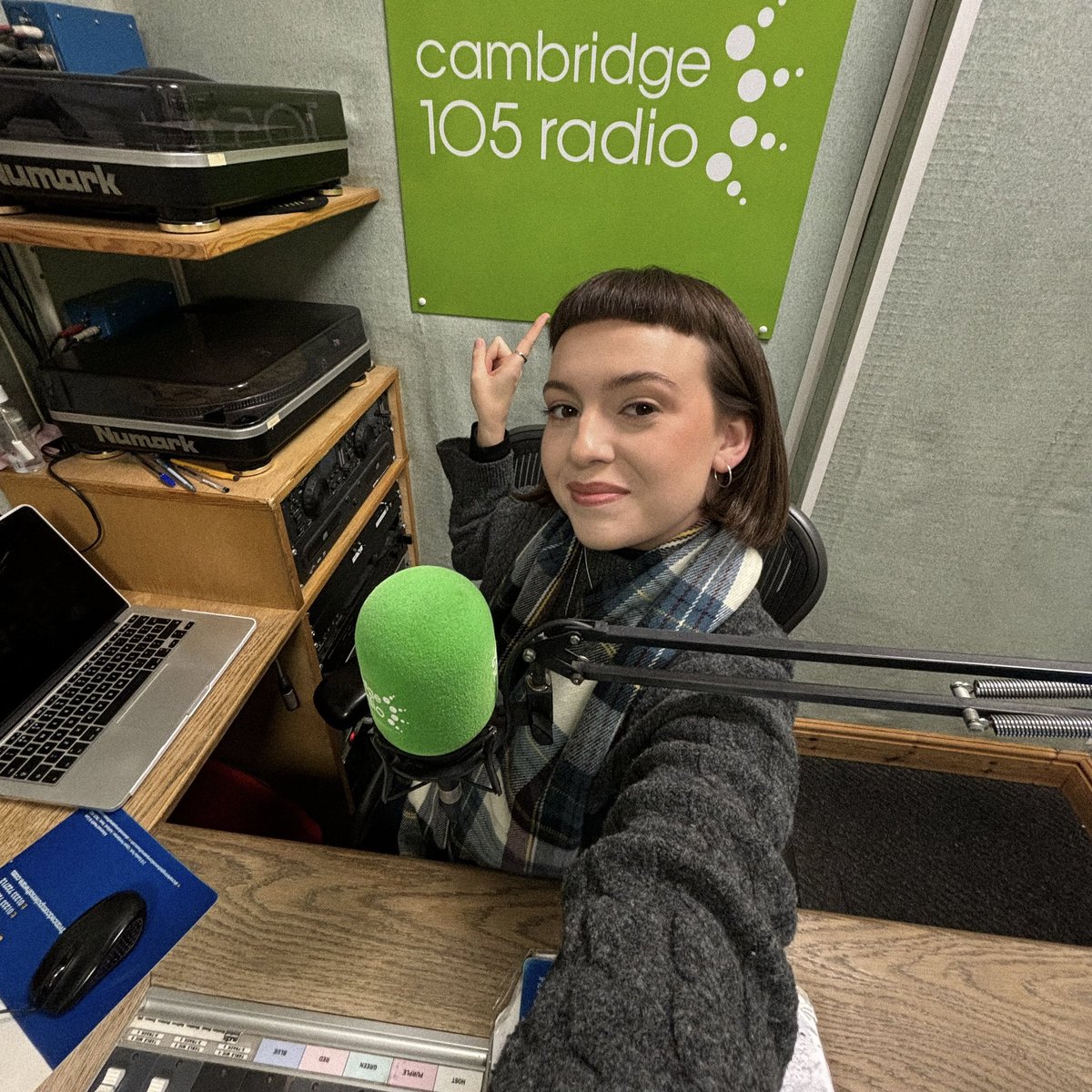 currently live on @cambridge105 presenting The New Music Generator 💥 the best new music from artists across East Anglia 🫶🏻🫶🏻🫶🏻 here until 9; cambridge105.co.uk/radioplayer/