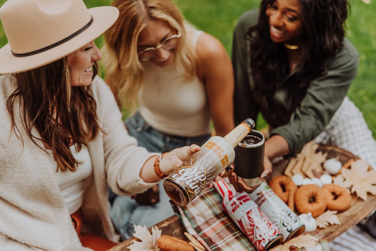 Fall flavors for easy sippin'. 

#GitchaASip #SipShine #Moonshine #Cheers