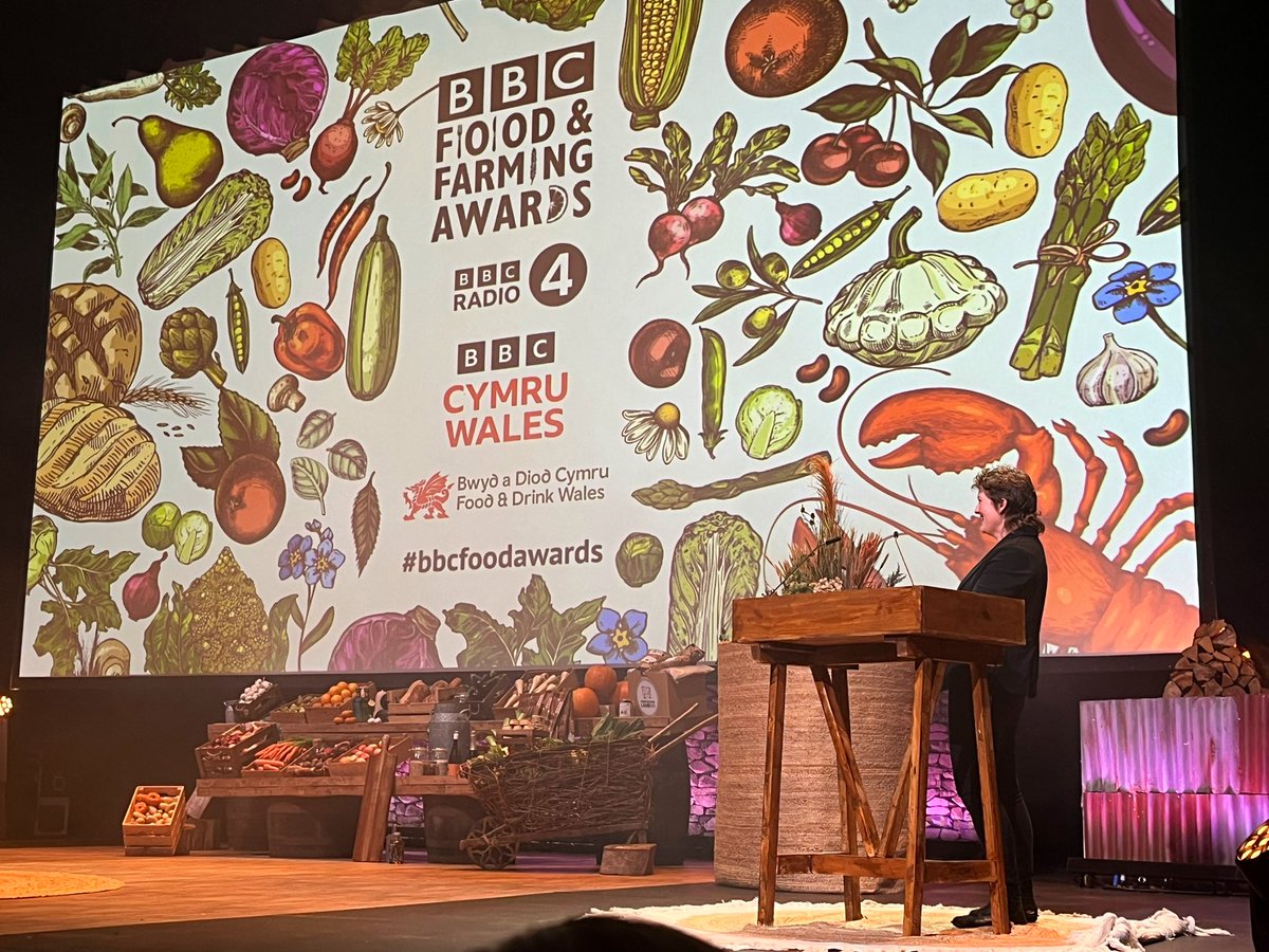 Rhuanedd's tweet photo. Llongyfarchiadau mawr i @peterstontea am fod yn fuddugol yng Ngwobr Cynhyrchydd Bwyd a Diod Cymru y BBC. Huge congratulations to Lucy and @peterstontea on winning the Best Food and Drink Producer in Wales award at the @BBCRadio4 @BBCWales Food and Farming awards. #bbcfoodawards https://t.co/zhXzicjOGz